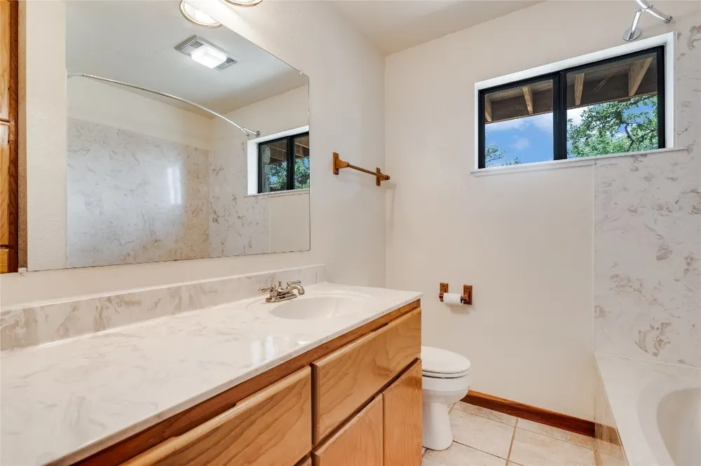 199 Middleton Road Spicewood, TX 78669