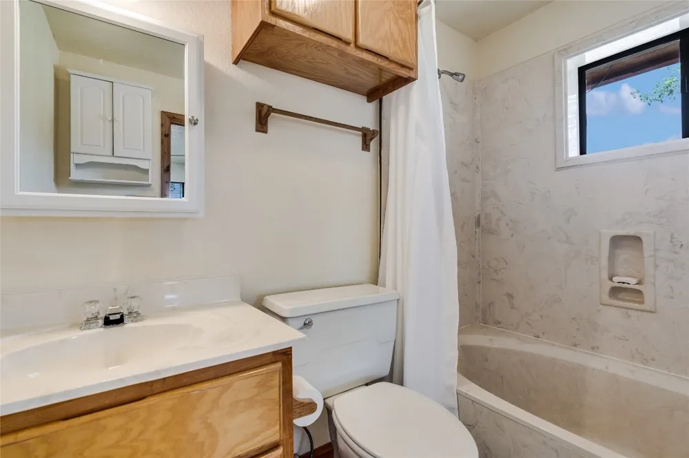 199 Middleton Road Spicewood, TX 78669
