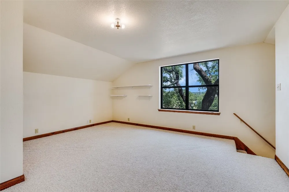 199 Middleton Road Spicewood, TX 78669