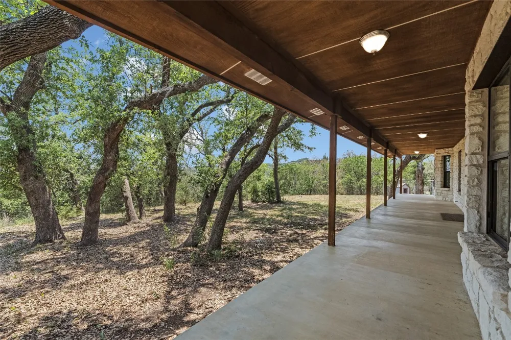 199 Middleton Road Spicewood, TX 78669