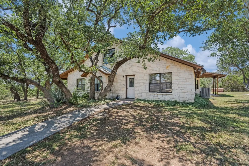 199 Middleton Road Spicewood, TX 78669
