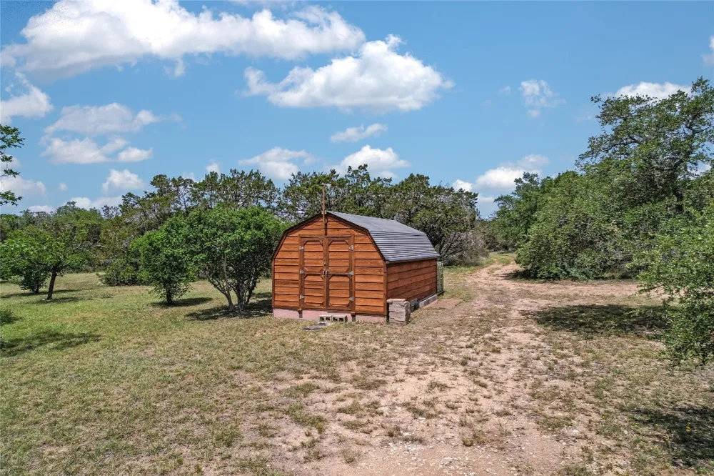 199 Middleton Road Spicewood, TX 78669