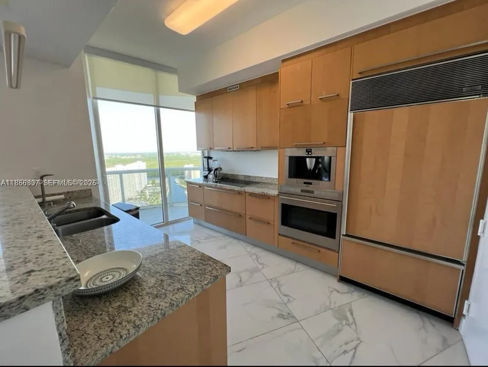 15811 Collins Ave #2805 Sunny Isles Beach, FL 33160