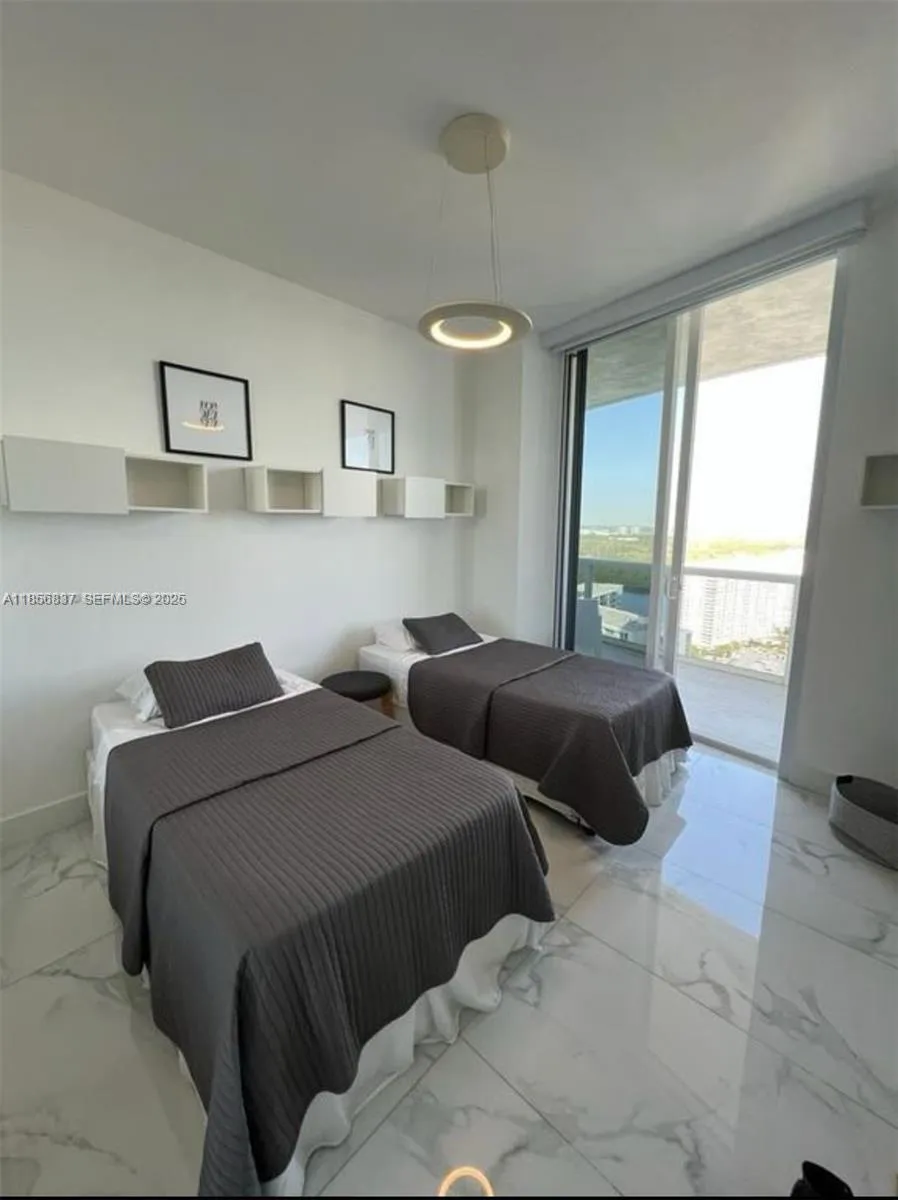 15811 Collins Ave #2805 Sunny Isles Beach, FL 33160
