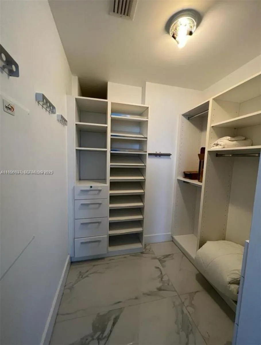 15811 Collins Ave #2805 Sunny Isles Beach, FL 33160