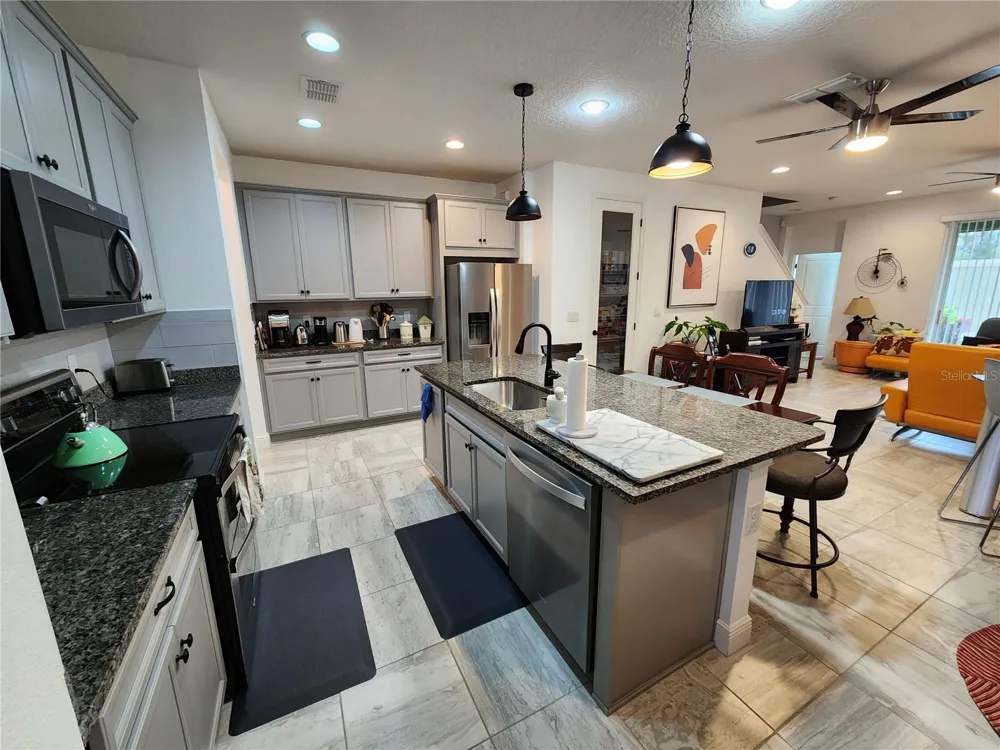 5508 VIOLA LEE WAY Lutz, FL 33558