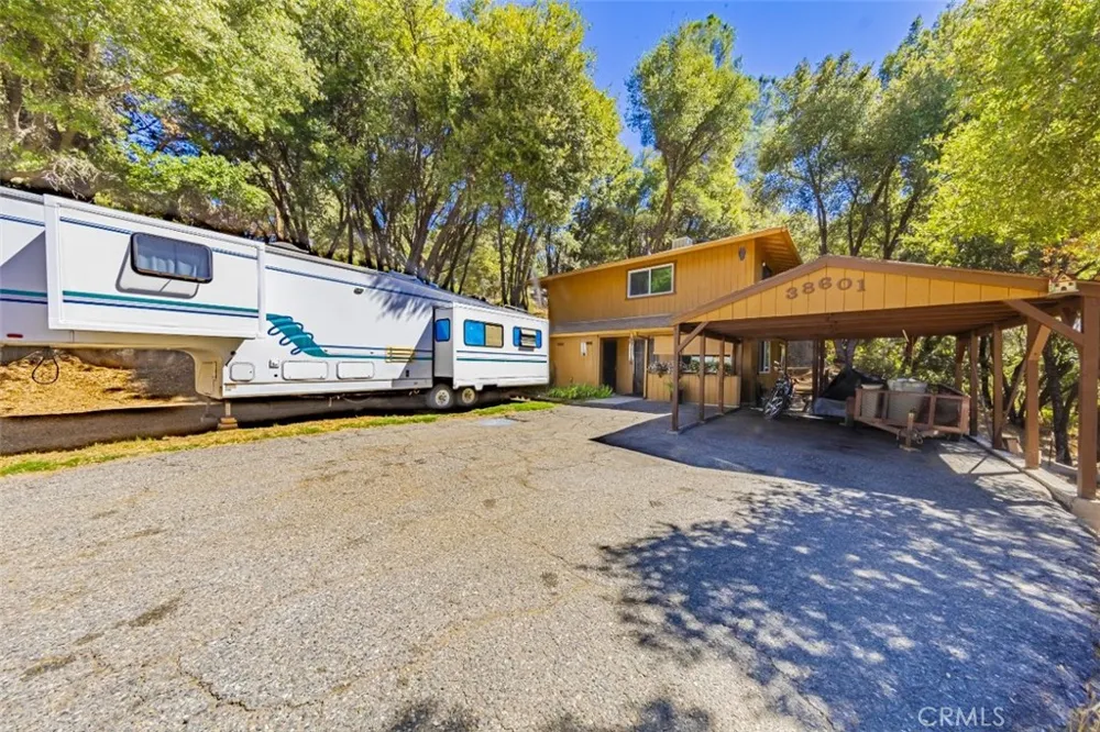 38601 Bon Veu Circle Oakhurst, CA 93644