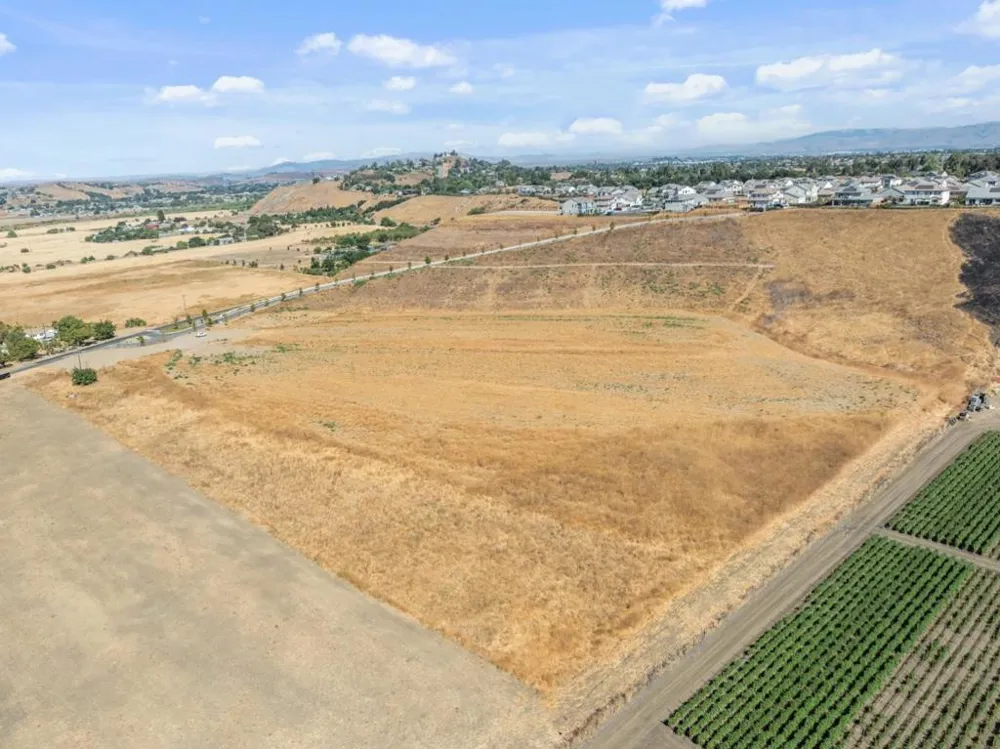 4821 Southside Road Hollister, CA 95023