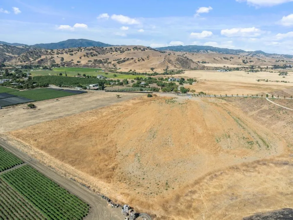 4821 Southside Road Hollister, CA 95023