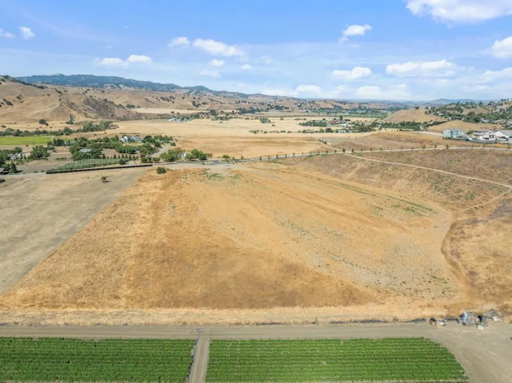 4821 Southside Road Hollister, CA 95023