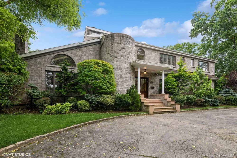 835 Barberry Lane Woodsburgh, NY 11598