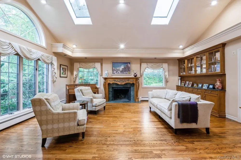 835 Barberry Lane Woodsburgh, NY 11598