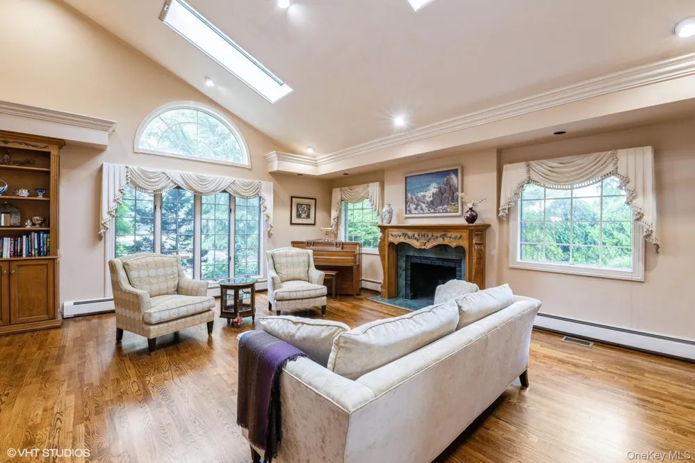 835 Barberry Lane Woodsburgh, NY 11598