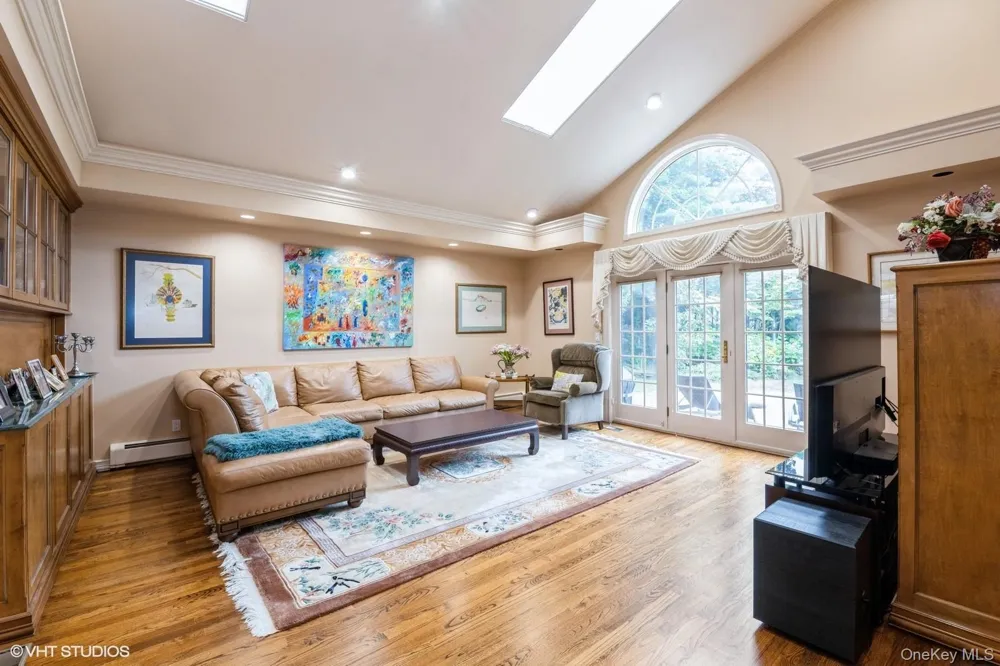 835 Barberry Lane Woodsburgh, NY 11598