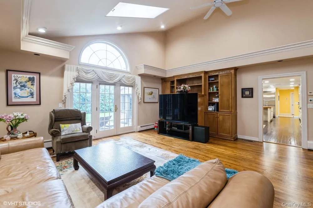 835 Barberry Lane Woodsburgh, NY 11598