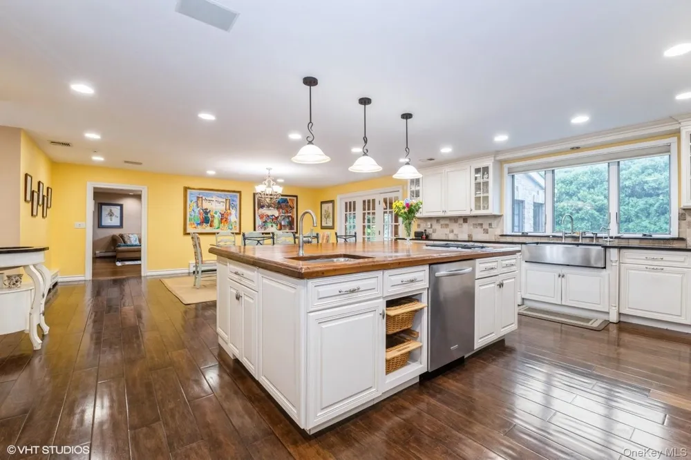 835 Barberry Lane Woodsburgh, NY 11598