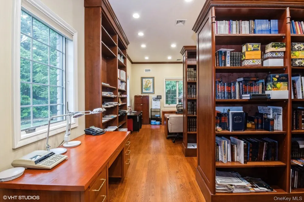 835 Barberry Lane Woodsburgh, NY 11598