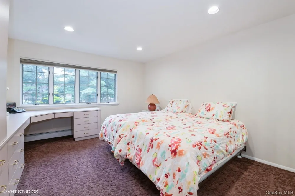 835 Barberry Lane Woodsburgh, NY 11598