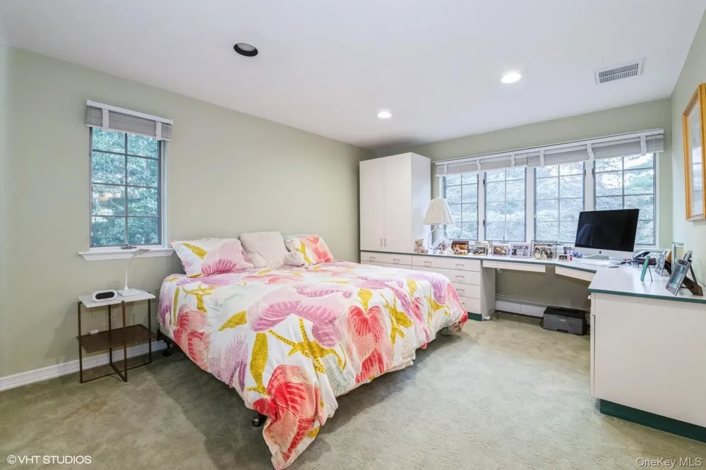 835 Barberry Lane Woodsburgh, NY 11598
