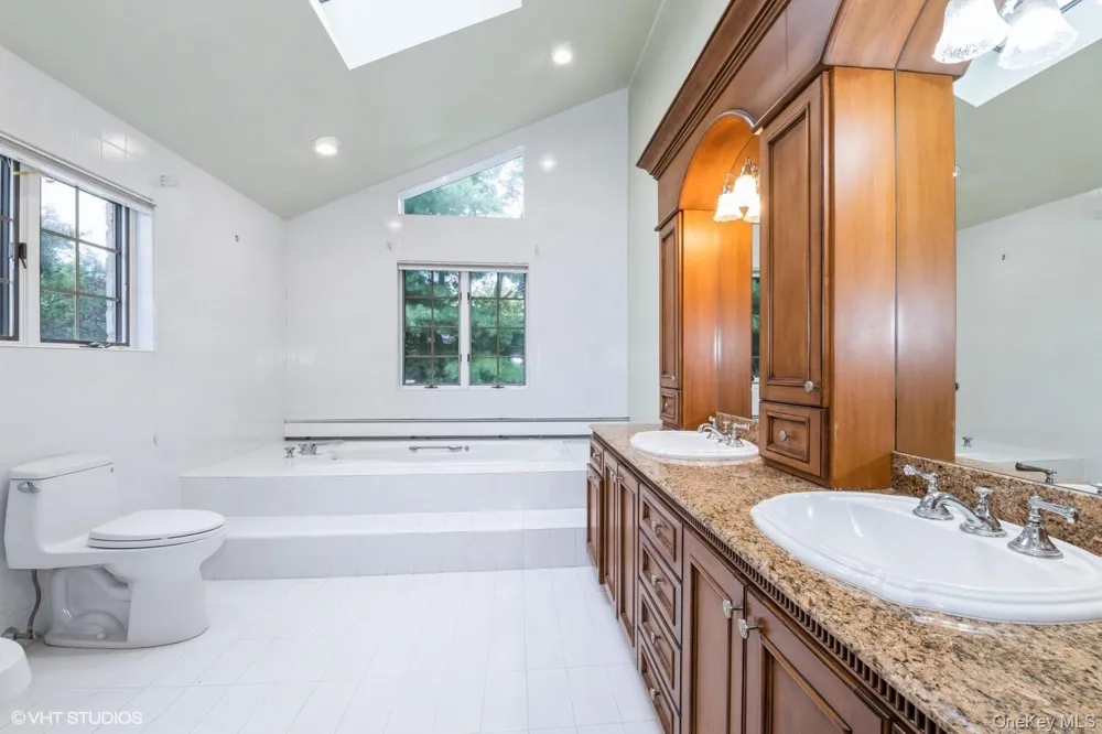 835 Barberry Lane Woodsburgh, NY 11598