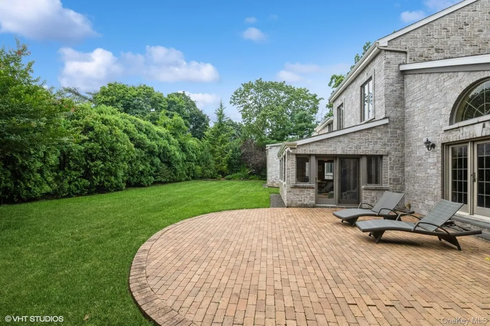 835 Barberry Lane Woodsburgh, NY 11598