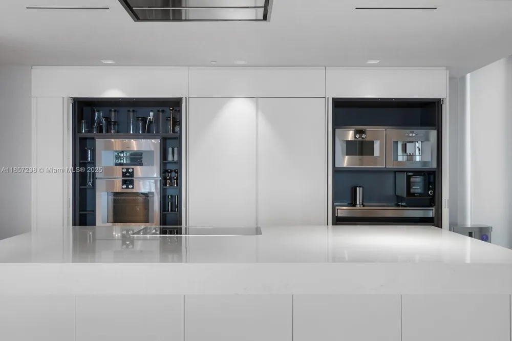 1000 Biscayne Blvd #2402 Miami, FL 33132