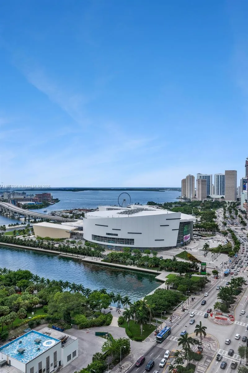1000 Biscayne Blvd #2402 Miami, FL 33132