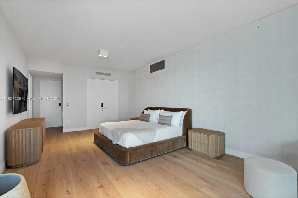 1000 Biscayne Blvd #2402 Miami, FL 33132