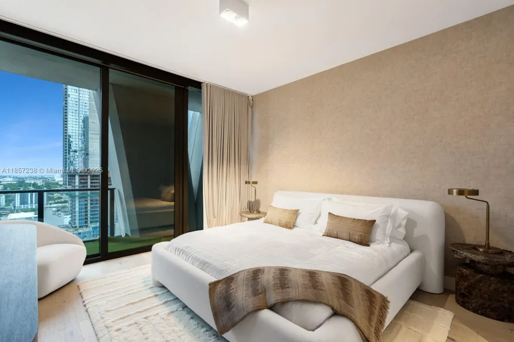 1000 Biscayne Blvd #2402 Miami, FL 33132
