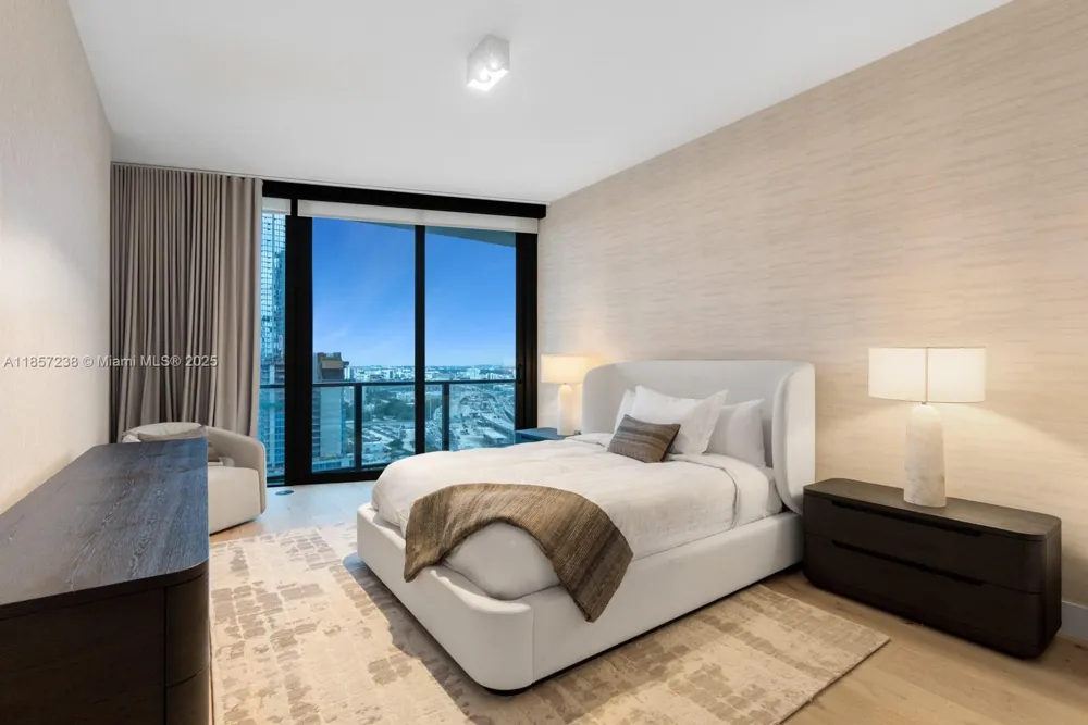 1000 Biscayne Blvd #2402 Miami, FL 33132