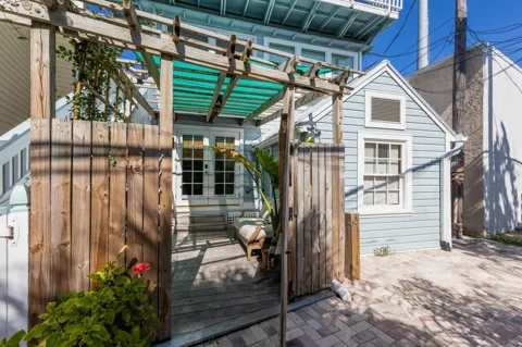 370 E RAILROAD AVENUE #1