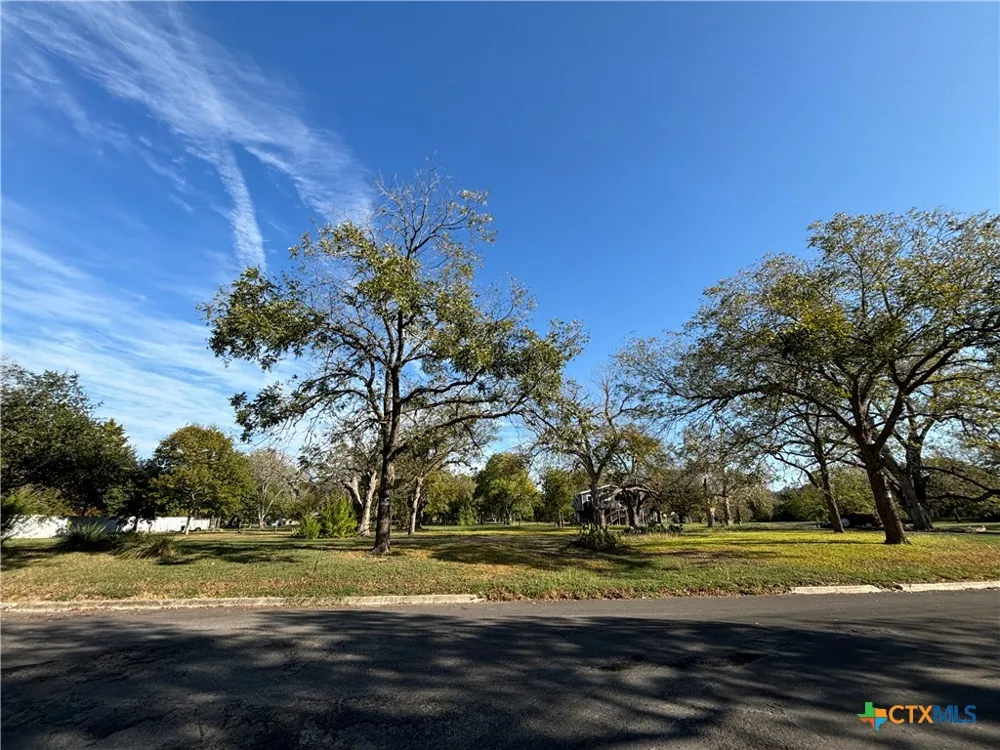 67 S Hampton Drive Seguin, TX 78155
