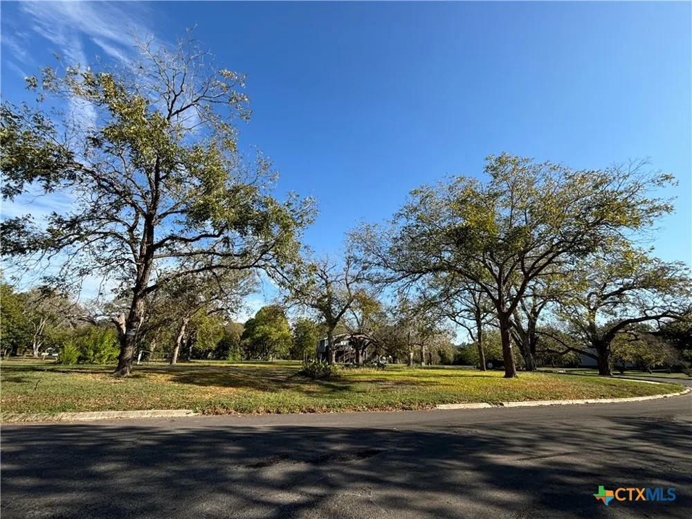 67 S Hampton Drive Seguin, TX 78155