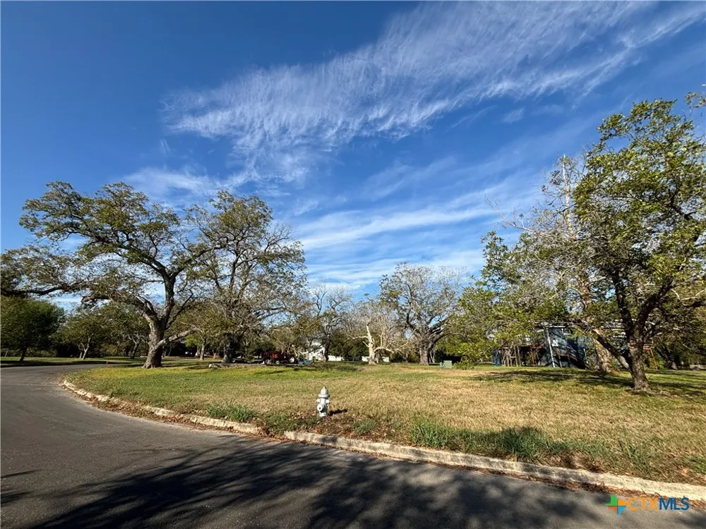 67 S Hampton Drive Seguin, TX 78155