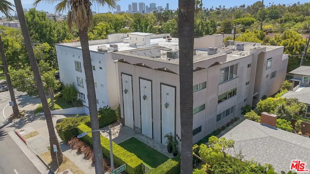 603 Doheny Drive #2B Beverly Hills, CA 90210
