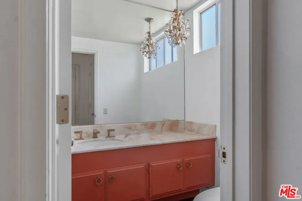603 Doheny Drive #2B Beverly Hills, CA 90210