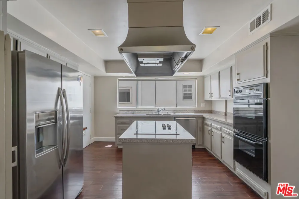 603 Doheny Drive #2B Beverly Hills, CA 90210