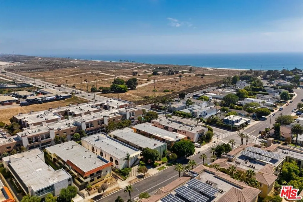 8346 Manitoba Street #11 Playa del Rey, CA 90293