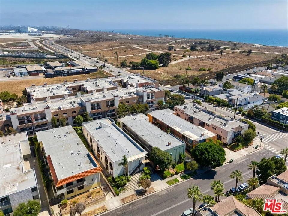 8346 Manitoba Street #11 Playa del Rey, CA 90293