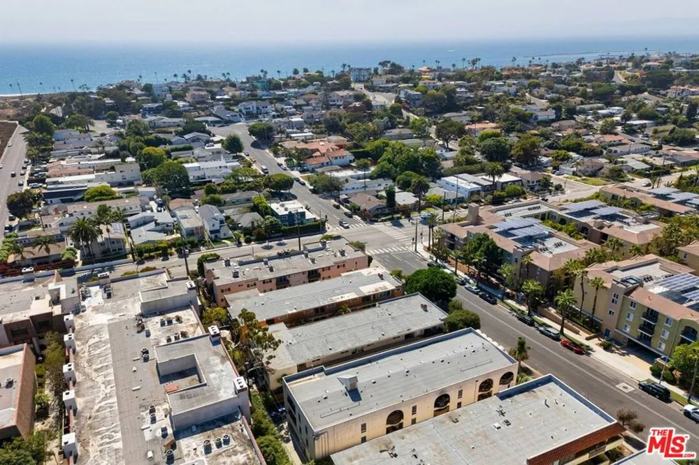 8346 Manitoba Street #11 Playa del Rey, CA 90293