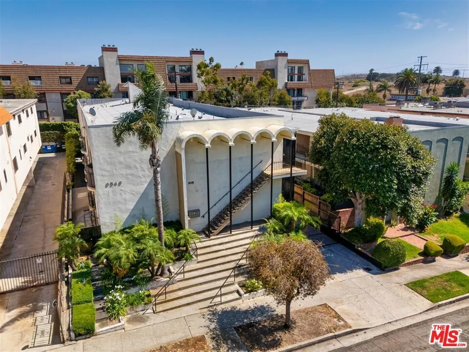 8346 Manitoba Street #11 Playa del Rey, CA 90293
