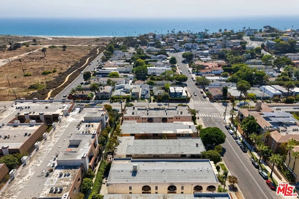 8346 Manitoba Street #11 Playa del Rey, CA 90293