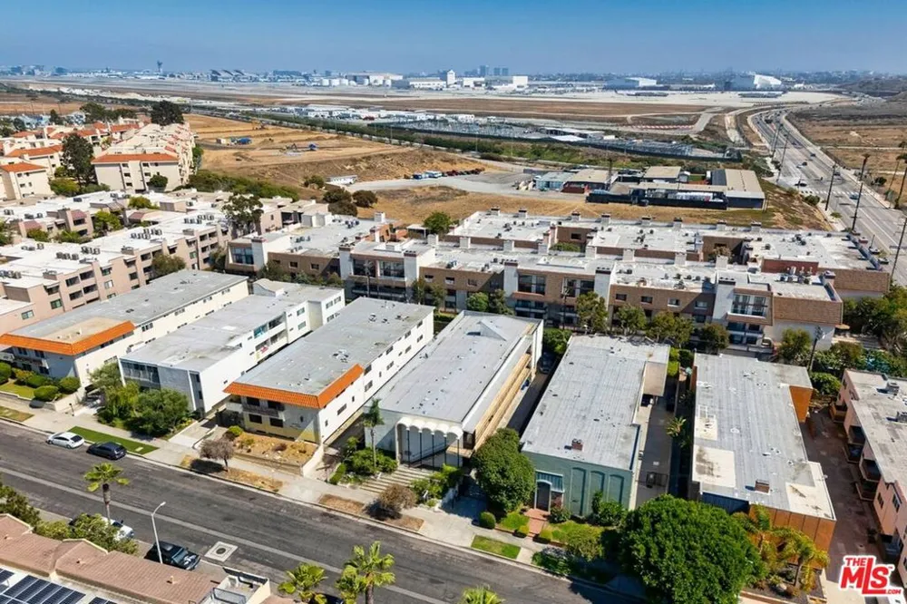 8346 Manitoba Street #11 Playa del Rey, CA 90293