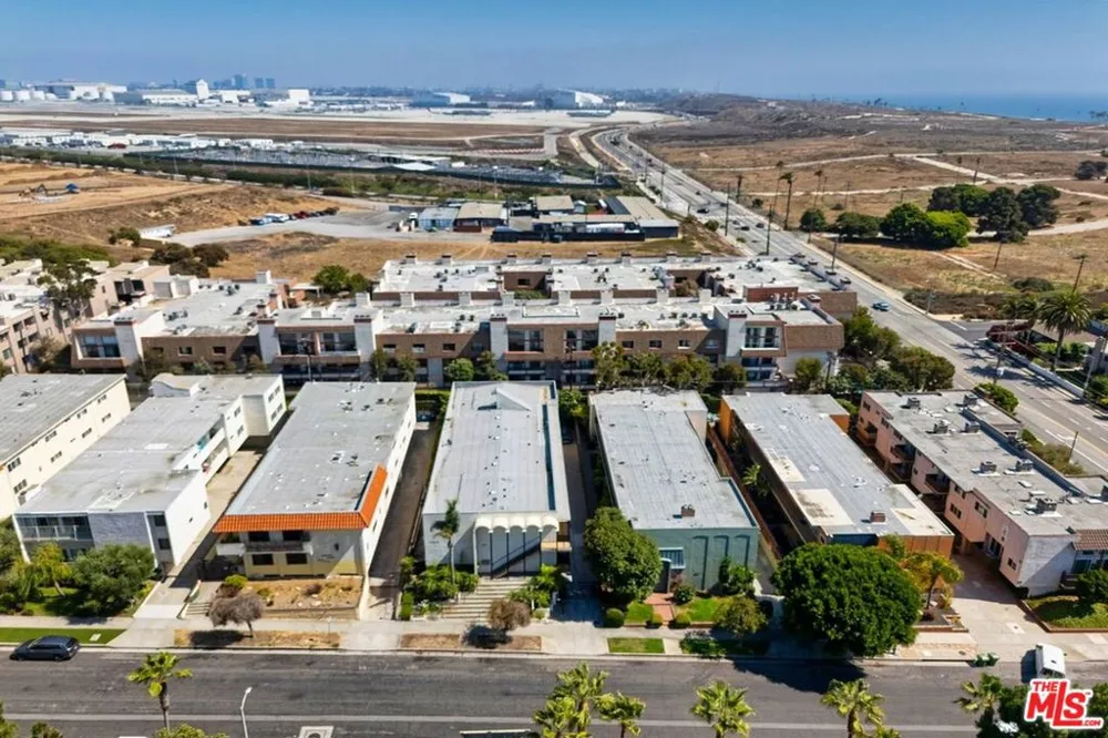8346 Manitoba Street #11 Playa del Rey, CA 90293