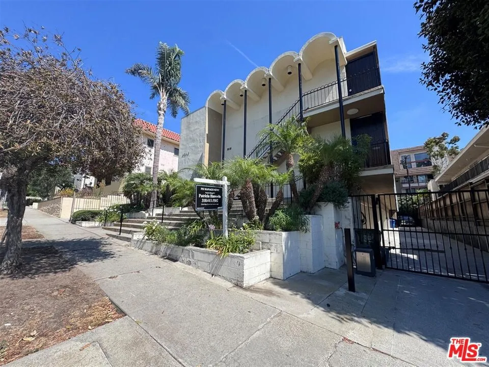 8346 Manitoba Street #11 Playa del Rey, CA 90293