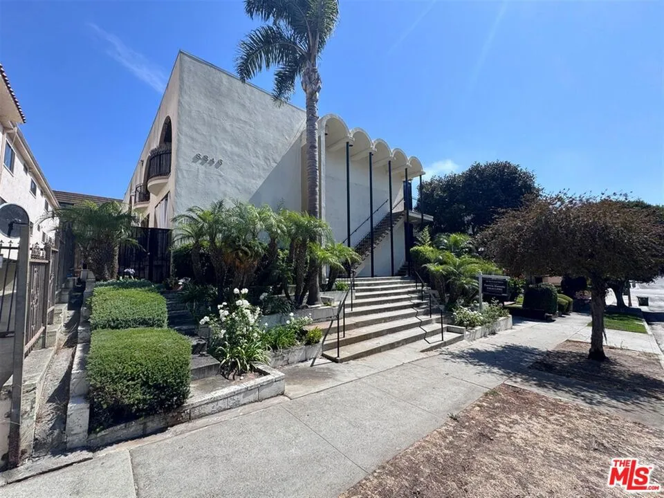 8346 Manitoba Street #11 Playa del Rey, CA 90293