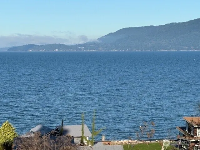 4904 Roney Road Bow, WA 98232