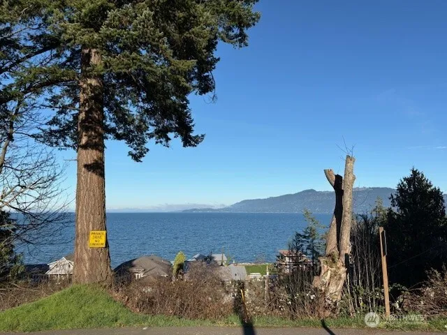 4904 Roney Road Bow, WA 98232