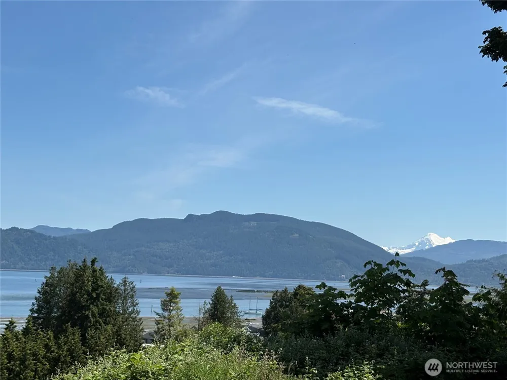 4904 Roney Road Bow, WA 98232