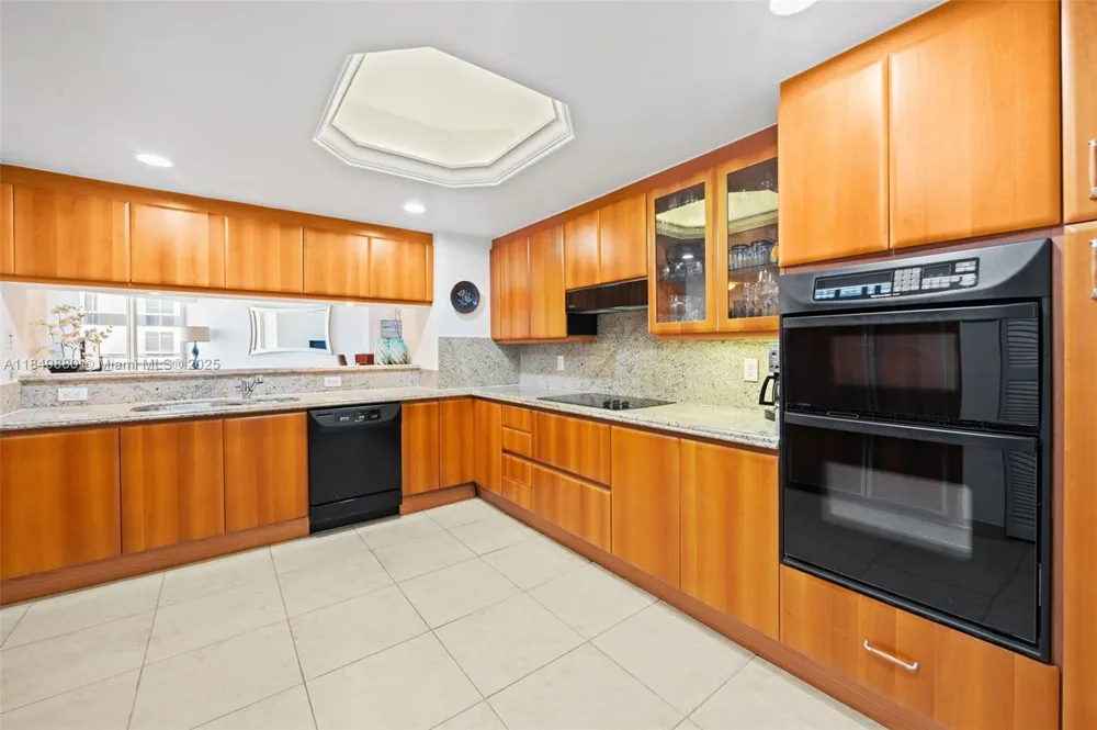 9595 Collins Ave #N7-D Surfside, FL 33154